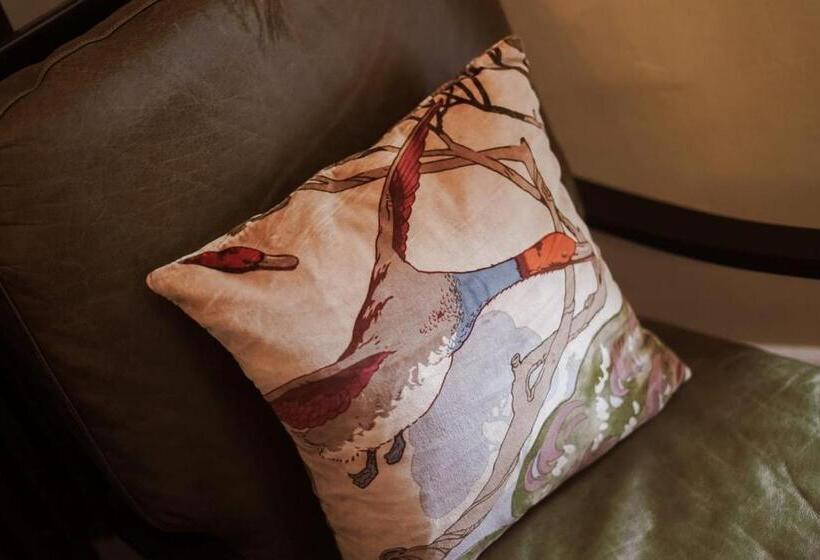 בית מלון כפרי Royal Oak