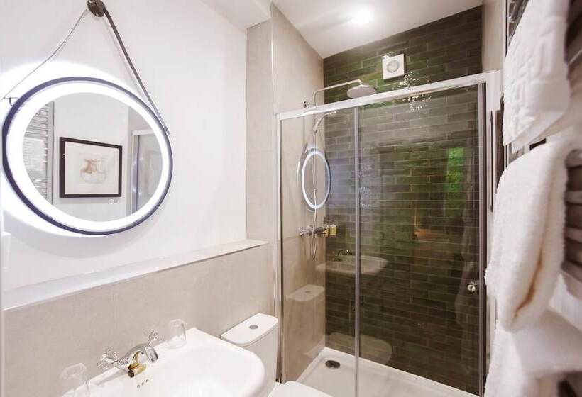 בית מלון כפרי Royal Oak