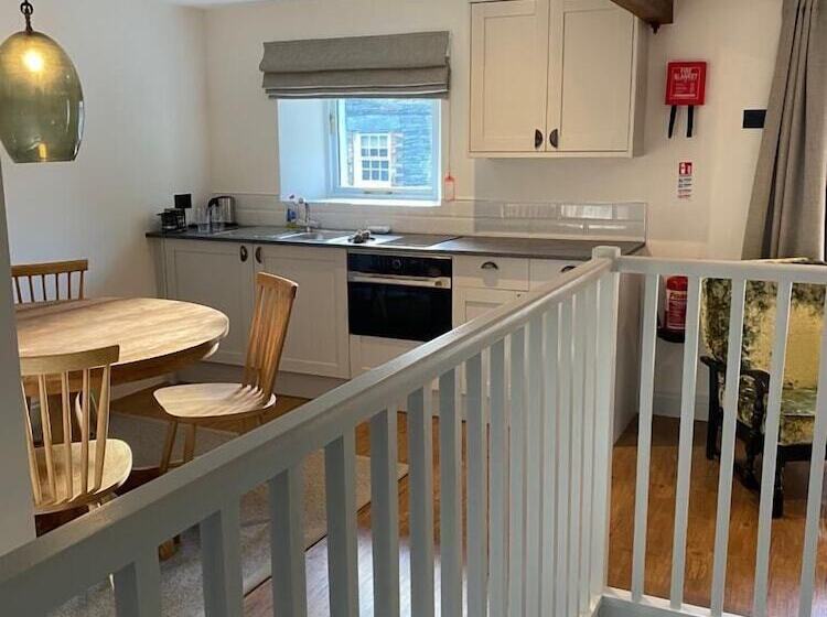 בית מלון כפרי Royal Oak