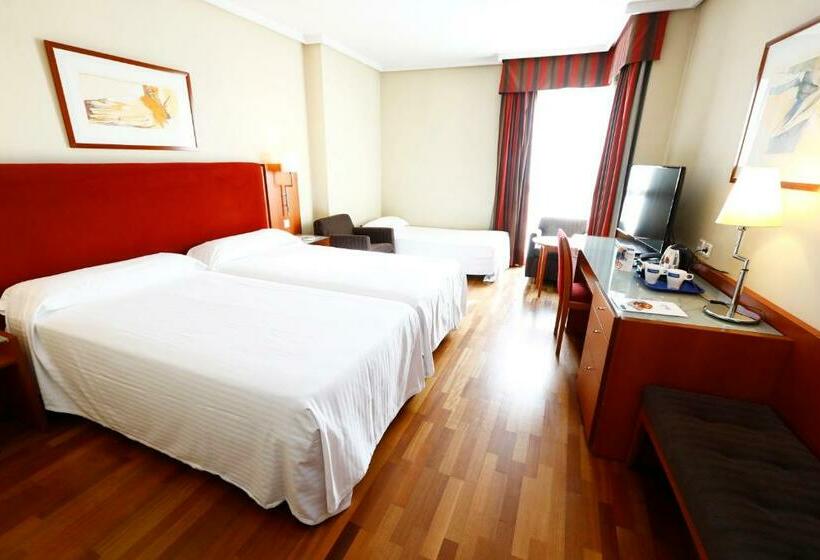 هتل Travelodge Madrid Coslada Airport