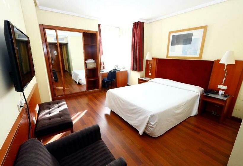 בית מלון כפרי Travelodge Madrid Coslada Airport