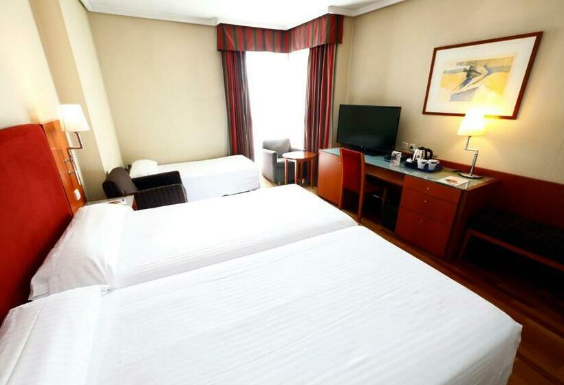 בית מלון כפרי Travelodge Madrid Coslada Airport