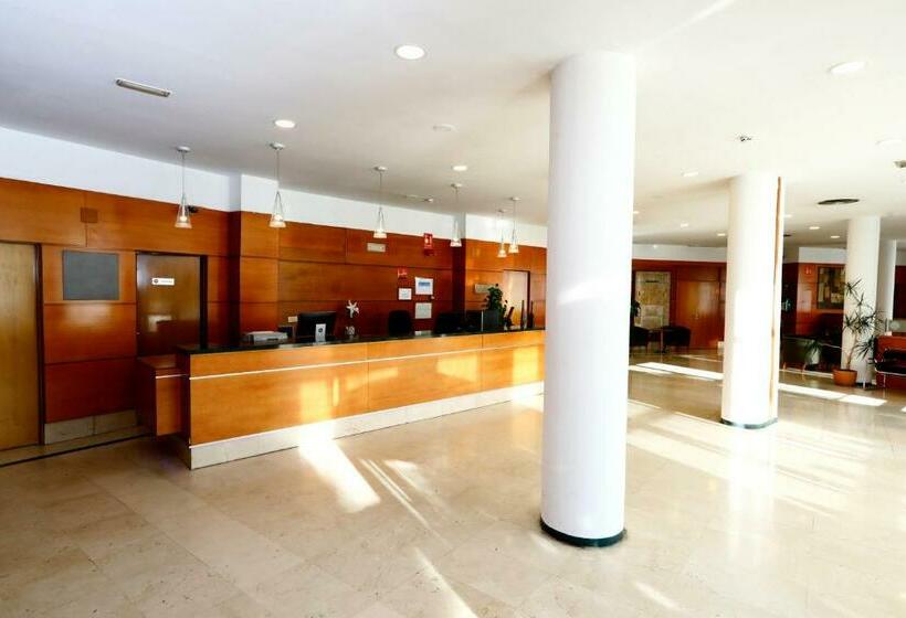 هتل Travelodge Madrid Coslada Airport