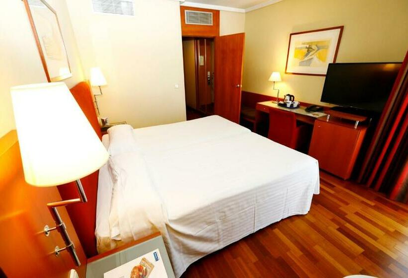 בית מלון כפרי Travelodge Madrid Coslada Airport