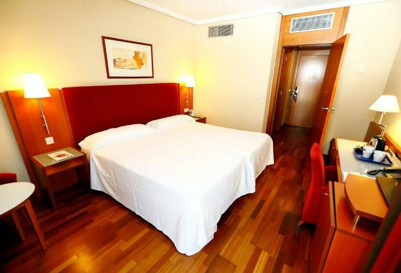 בית מלון כפרי Travelodge Madrid Coslada Airport