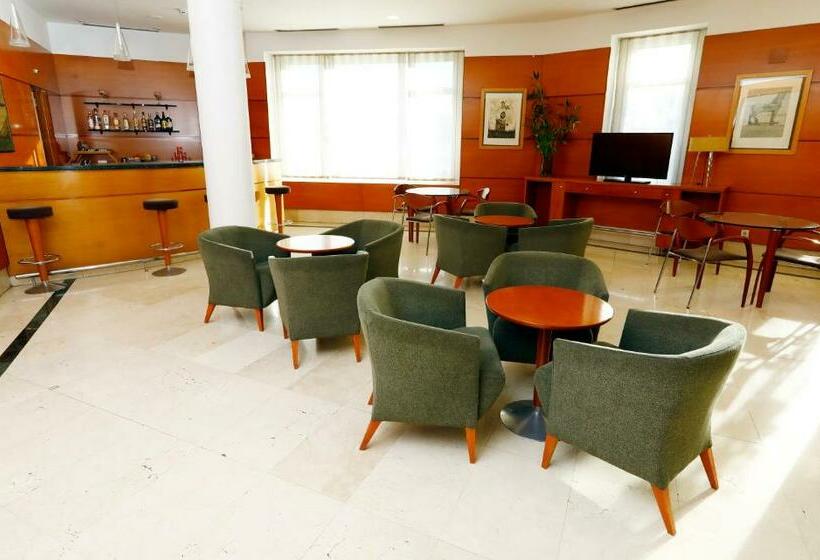 בית מלון כפרי Travelodge Madrid Coslada Airport