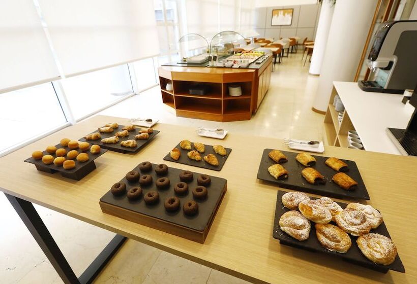 בית מלון כפרי Travelodge Madrid Coslada Airport