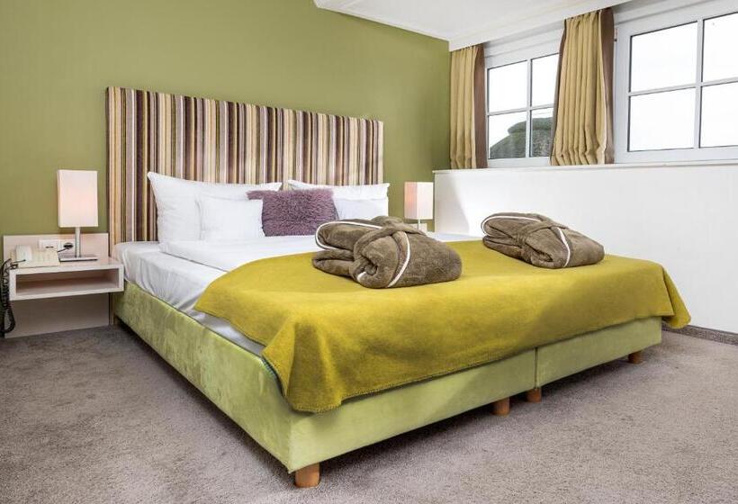 ホテル Und Spa Lundenbergsand