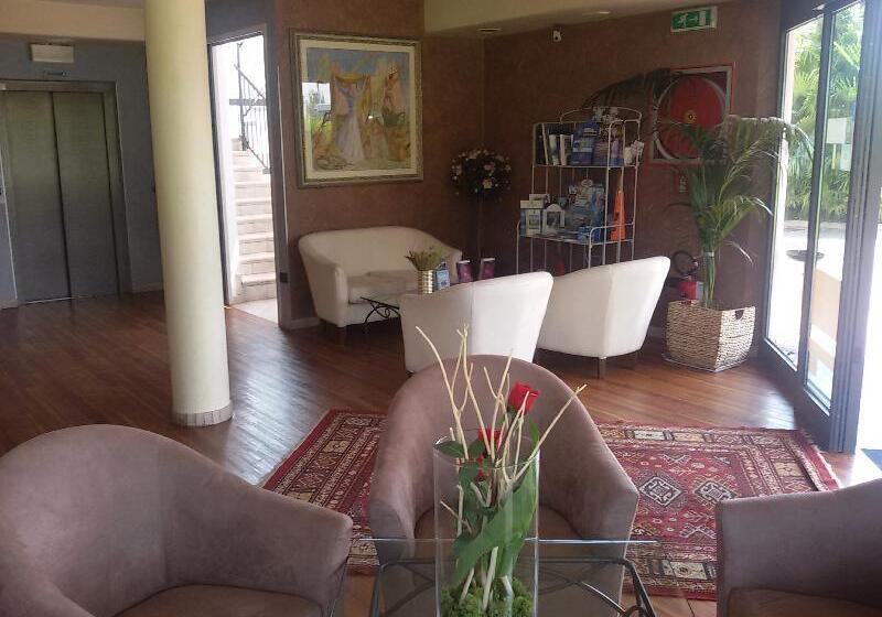 Yachting Hotel Mistral