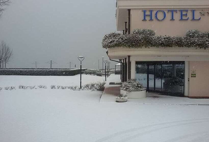 Yachting Hotel Mistral