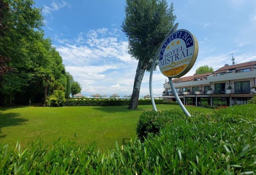 Yachting Hotel Mistral