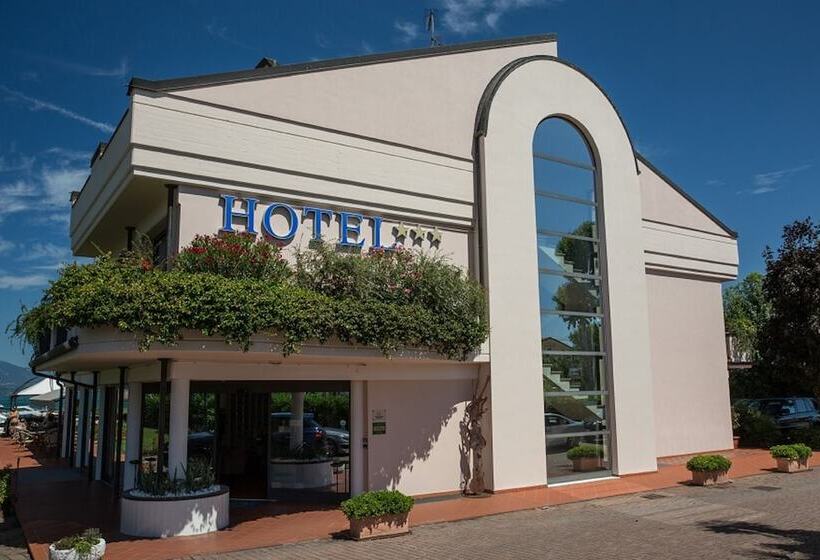 Yachting Hotel Mistral