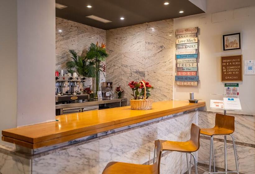 هتل Yit Conquista De Toledo