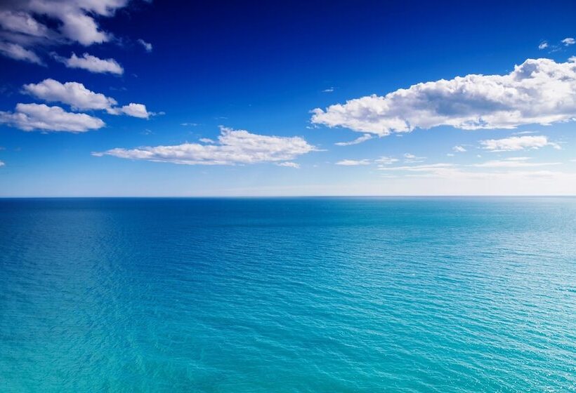 Occidental Pueblo Acantilado