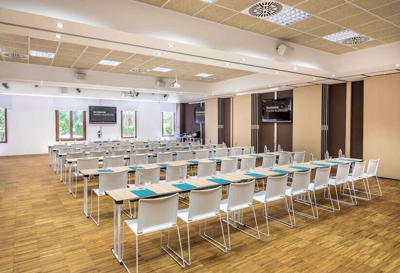 Occidental Pueblo Acantilado