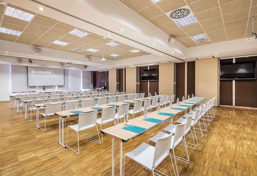 Occidental Pueblo Acantilado