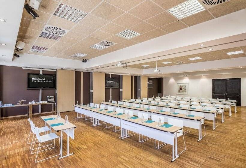 Occidental Pueblo Acantilado