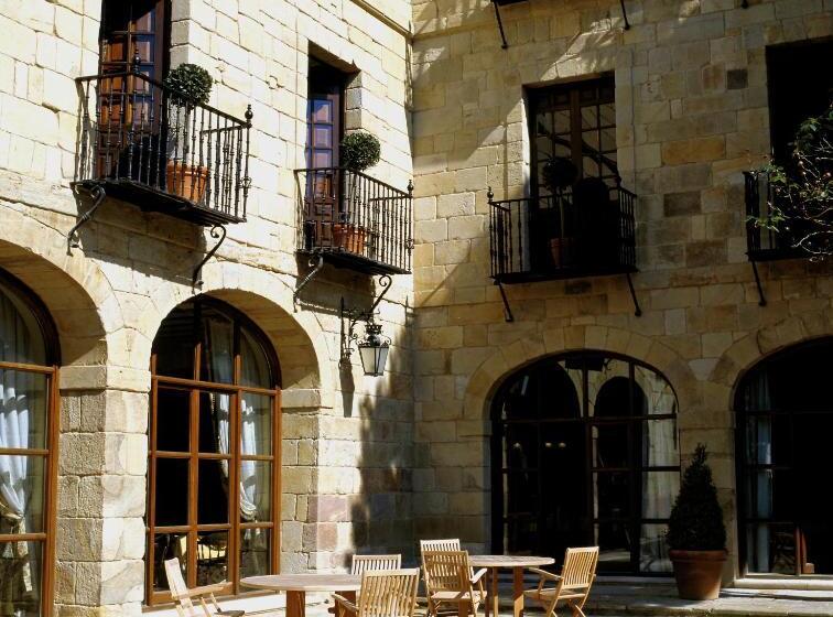 Parador De Santillana Gil Blas