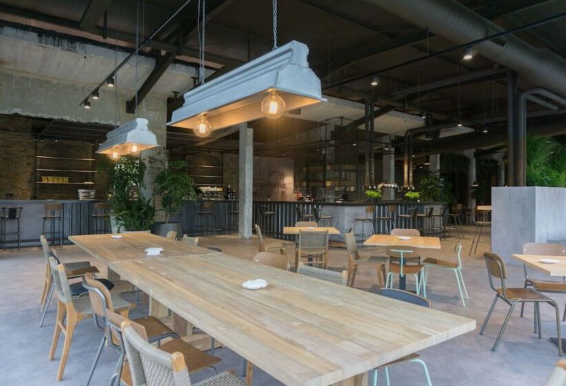 Albergue Monte do Gozo