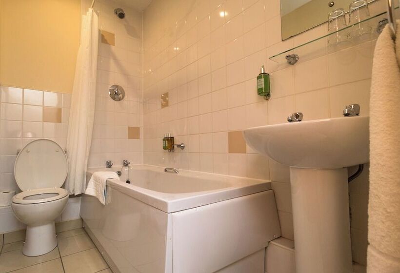 Washington Central Hotel And Sleepwell Inn