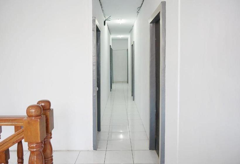 בית מלון כפרי Spot On 2186 Pondok Mahkota