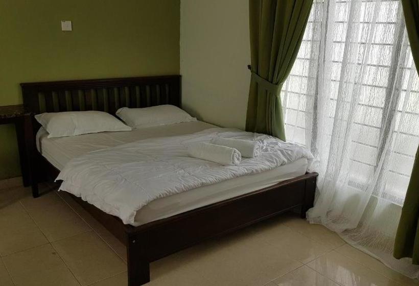 בית מלון כפרי Spot On 90012 Cerana Villa Resort & Medan Ikan Bakar