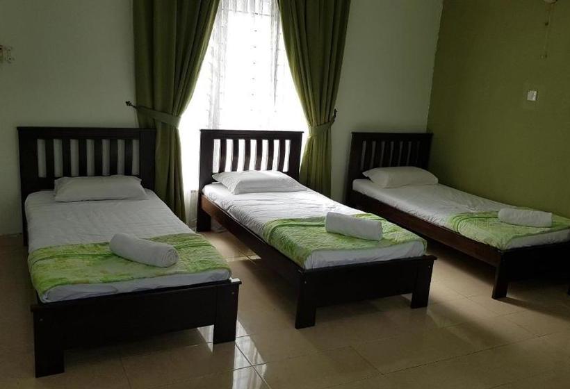 בית מלון כפרי Spot On 90012 Cerana Villa Resort & Medan Ikan Bakar