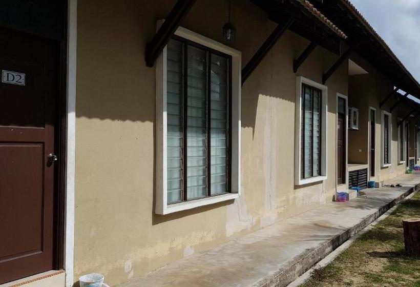 בית מלון כפרי Spot On 90012 Cerana Villa Resort & Medan Ikan Bakar