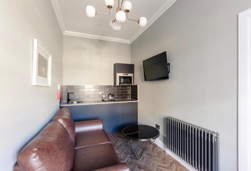 Sweeney Apartments & Rooms