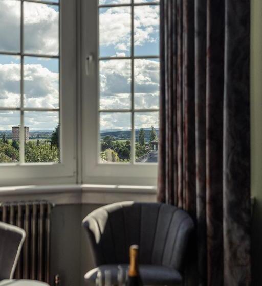 Sweeney Apartments & Rooms