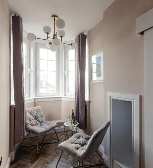 Sweeney Apartments & Rooms