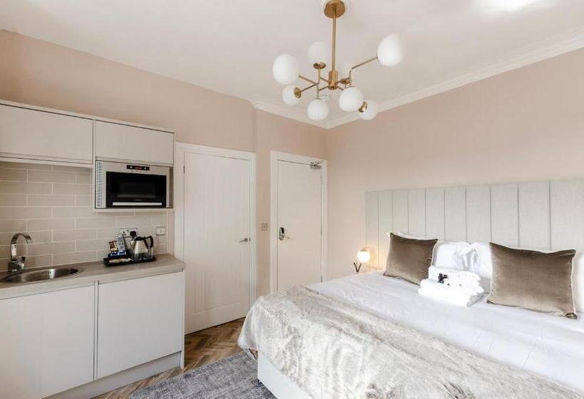 Sweeney Apartments & Rooms