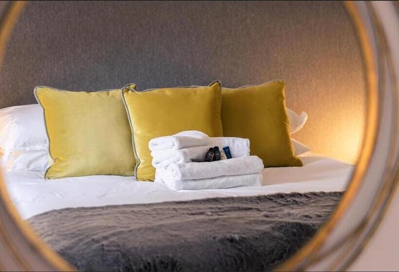 Sweeney Apartments & Rooms