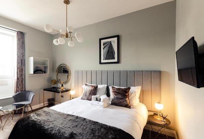 Sweeney Apartments & Rooms