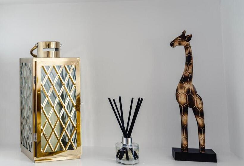 Sweeney Apartments & Rooms