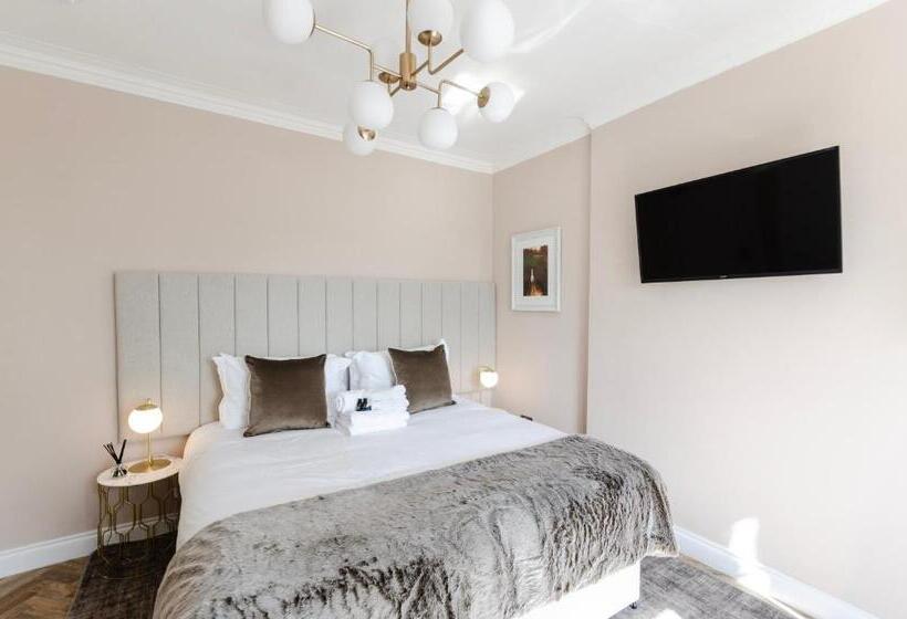 Sweeney Apartments & Rooms