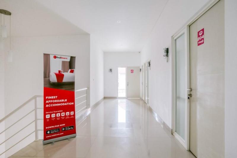 هاستل Reddoorz Syariah Near Lapangan Pancasila Simpang Lima