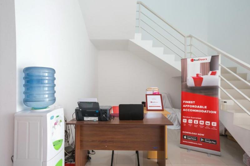 ユースホステル Reddoorz Syariah Near Lapangan Pancasila Simpang Lima