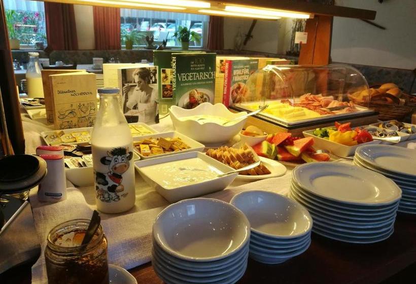 تختخواب و صبحانه Landgasthof Piroutz