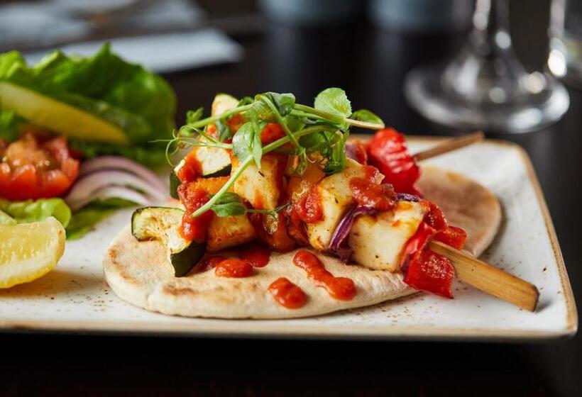 فندق Burntwood Court