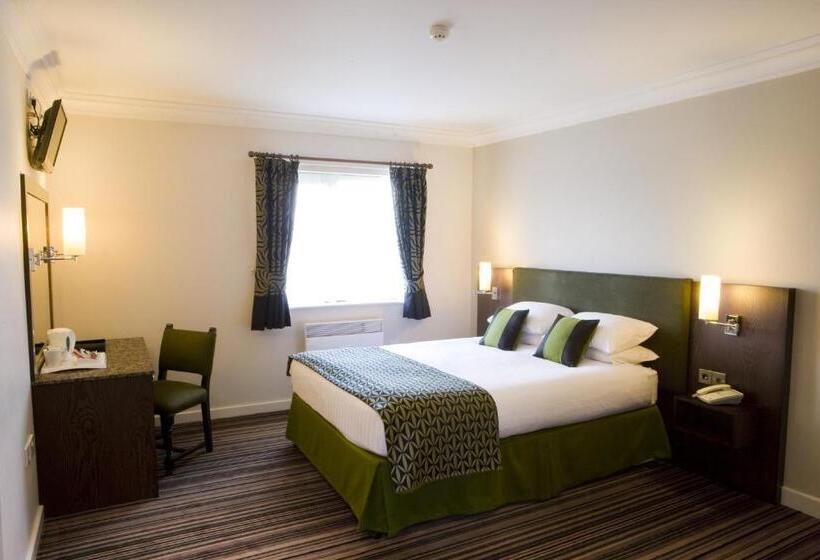 فندق Burntwood Court