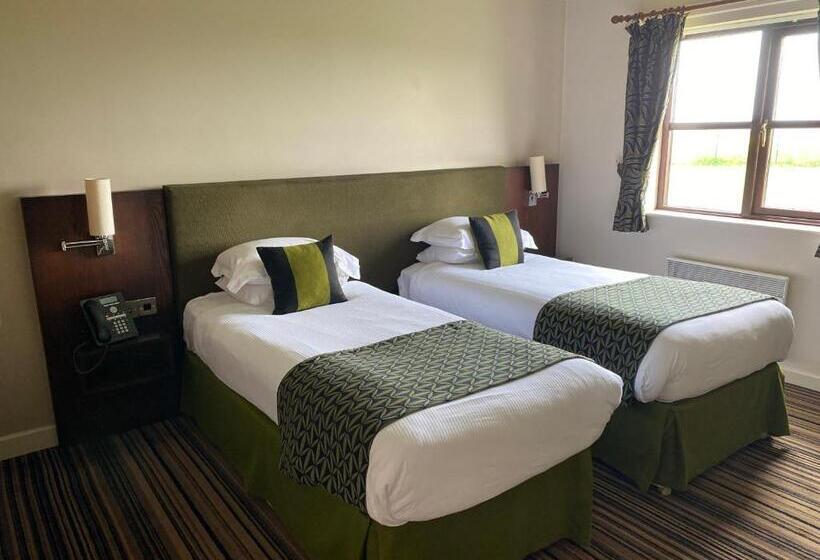 فندق Burntwood Court