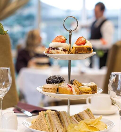 فندق Burntwood Court