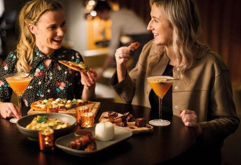 فندق Burntwood Court