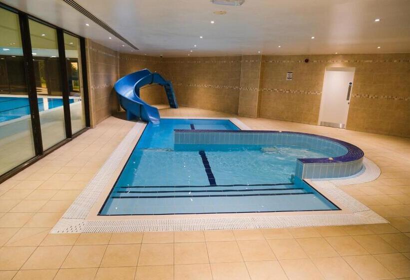 فندق Burntwood Court