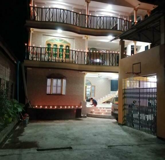 בית מלון כפרי Chandras Residency