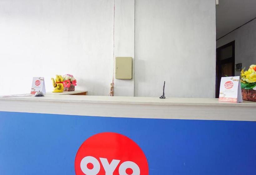 ホテル Oyo 1693 Edward Residence Malalayang