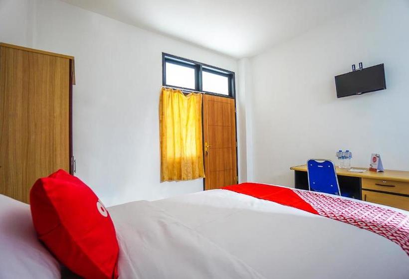 בית מלון כפרי Oyo 1693 Edward Residence Malalayang