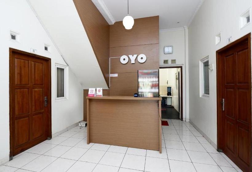 Отель Oyo 2428 Trision Hostel