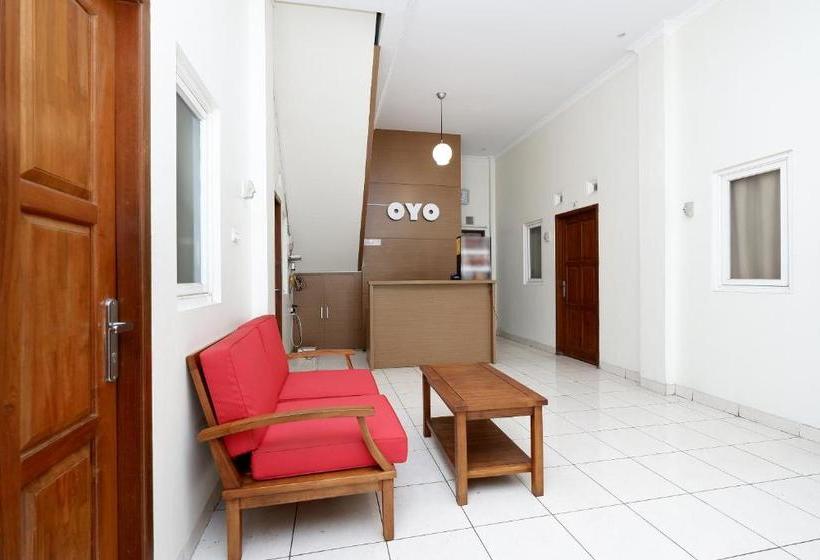 Отель Oyo 2428 Trision Hostel
